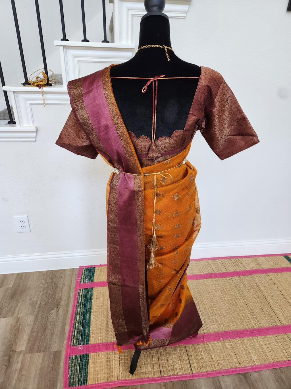 ✨ Premium Handpicked Jute Banarasi Saree with Gap Border ✨