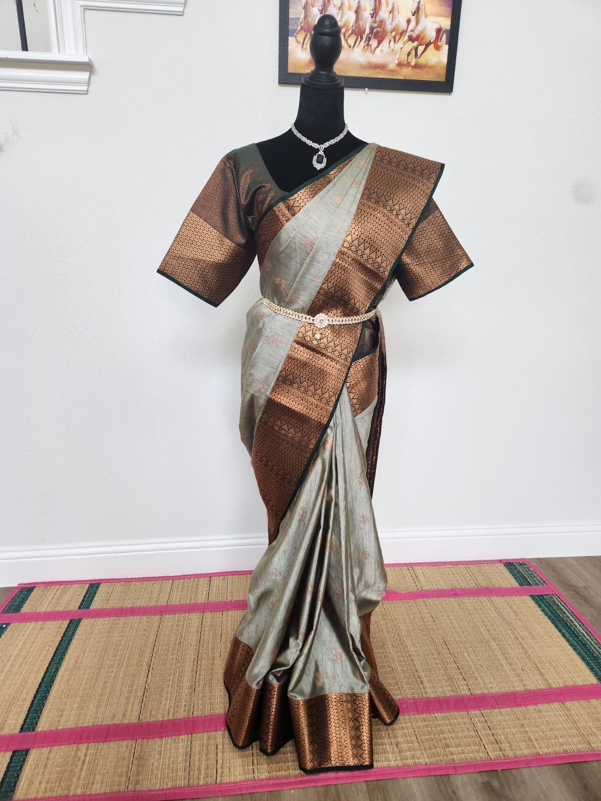 Gorgeous Emerald green & Copper Handloom Silk Saree Comes with a beautifully stitched matching blouse