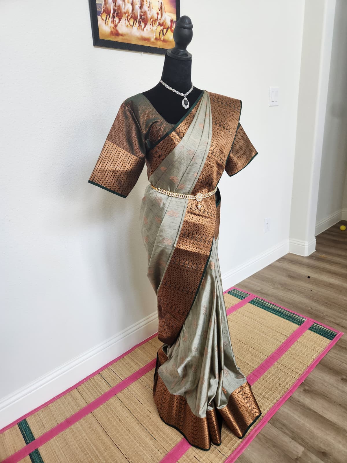 Gorgeous Emerald green & Copper Handloom Silk Saree Comes with a beautifully stitched matching blouse